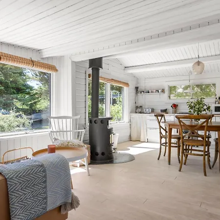 Feriehus Idyllic With Large Garden *