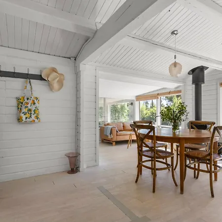 Σπίτι διακοπών Idyllic With Large Garden *
