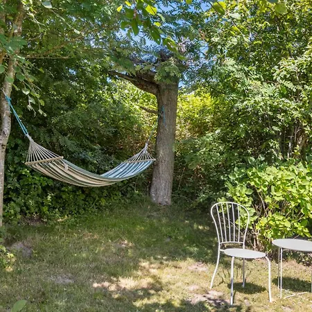 Idyllic With Large Garden Fårevejle